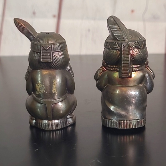 Vintage 90s Japan Metal Native American Indian Couple Salt & Pepper Shakers NM - Picture 7 of 16